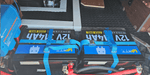 2 Stück WattCycle LiFePO4 12V 314Ah Mini Lithium Batterien im Wohnmobil-Batteriekasten installiert