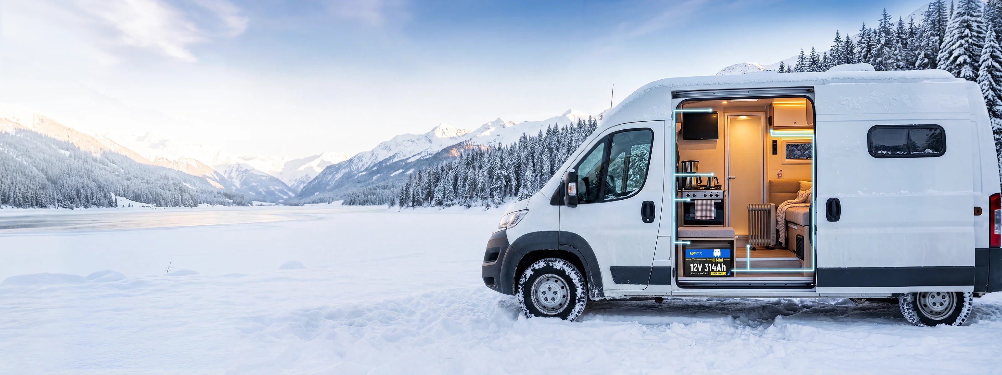 WattCycle 12V 314Ah Mini LiFePO4 Batterie Arctic mit Heizfunktion im Wohnmobil bei winterlicher Schneelandschaft