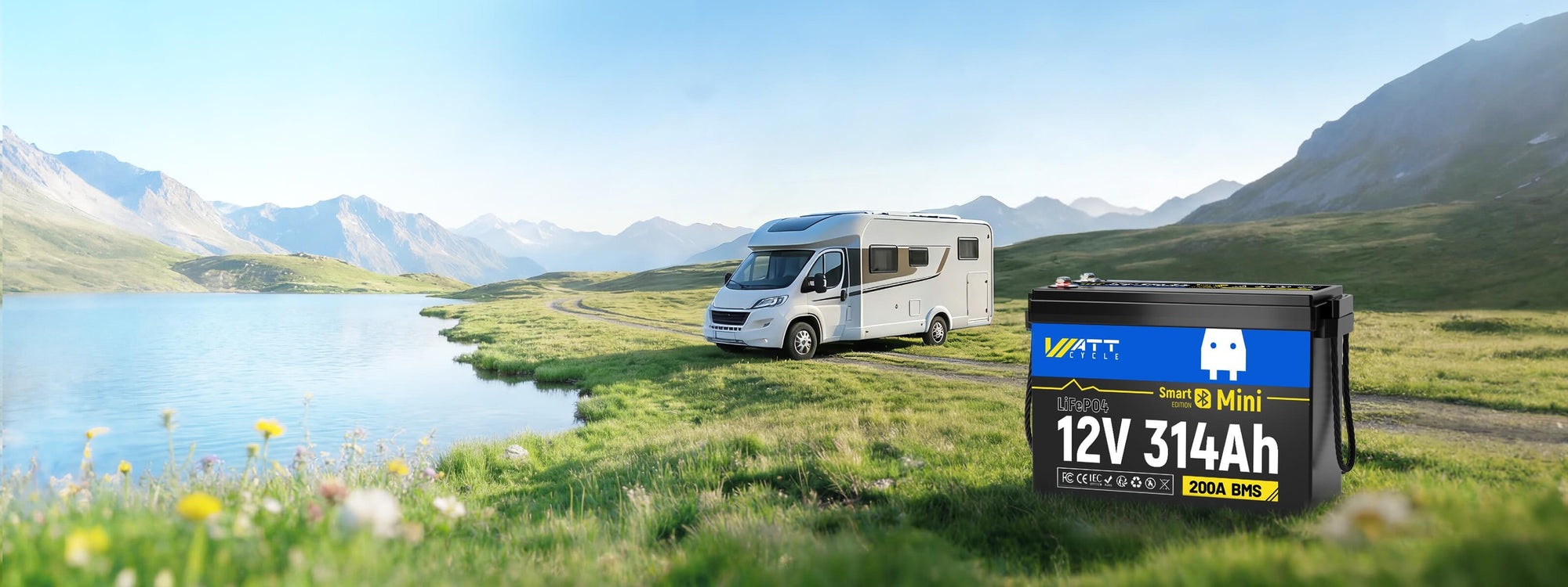 WattCycle LiFePO4 12V 314Ah Mini Lithium Batterie mit Bluetooth Überwachung im Gras