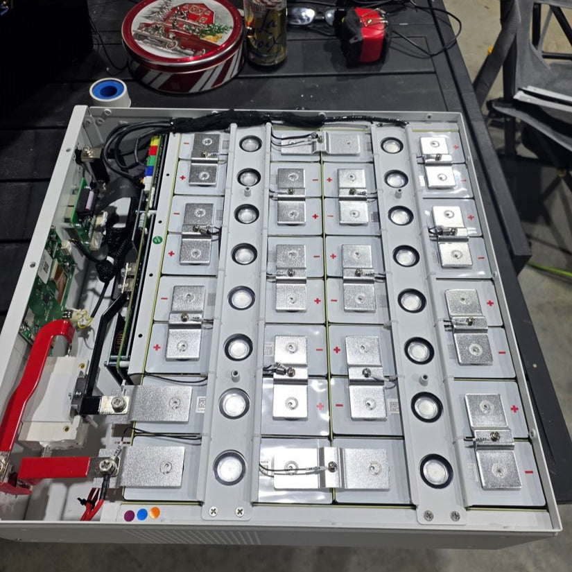 Zellenlayout von WattCycle NextGen 51,2V 100Ah LiFePO4 19 Zoll Rack Batterie